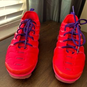 Nike vapor max plus in excellent preowned condition 9/10 hot pink and purple